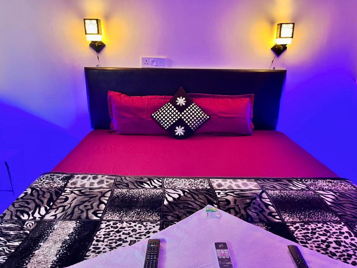 Hotel Gully Ghar Varanasi Esterno foto