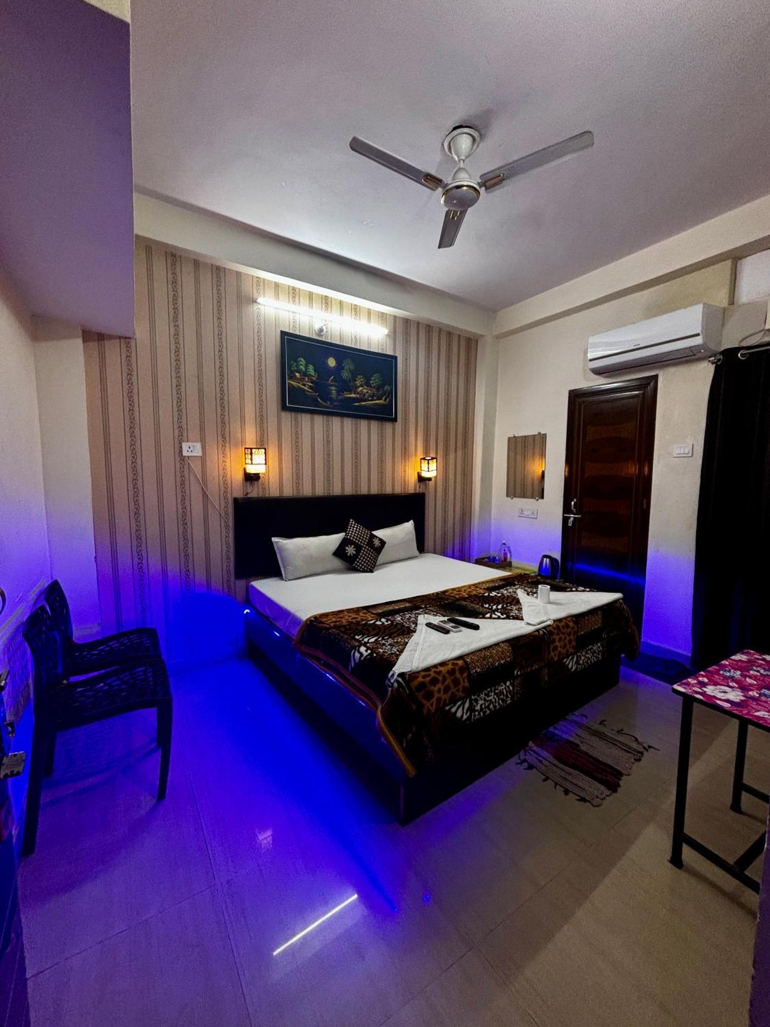 Hotel Gully Ghar Varanasi Esterno foto