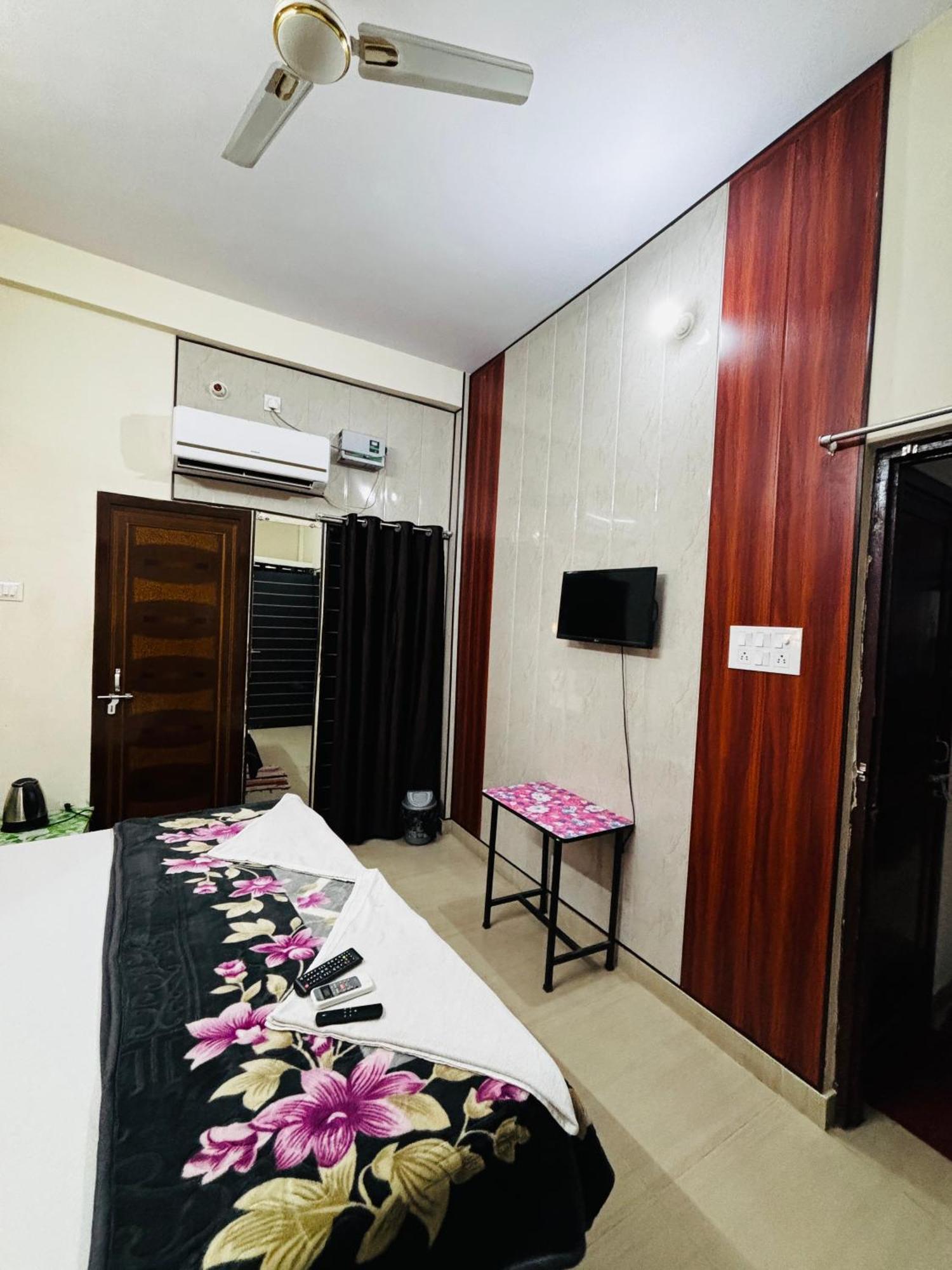 Hotel Gully Ghar Varanasi Esterno foto