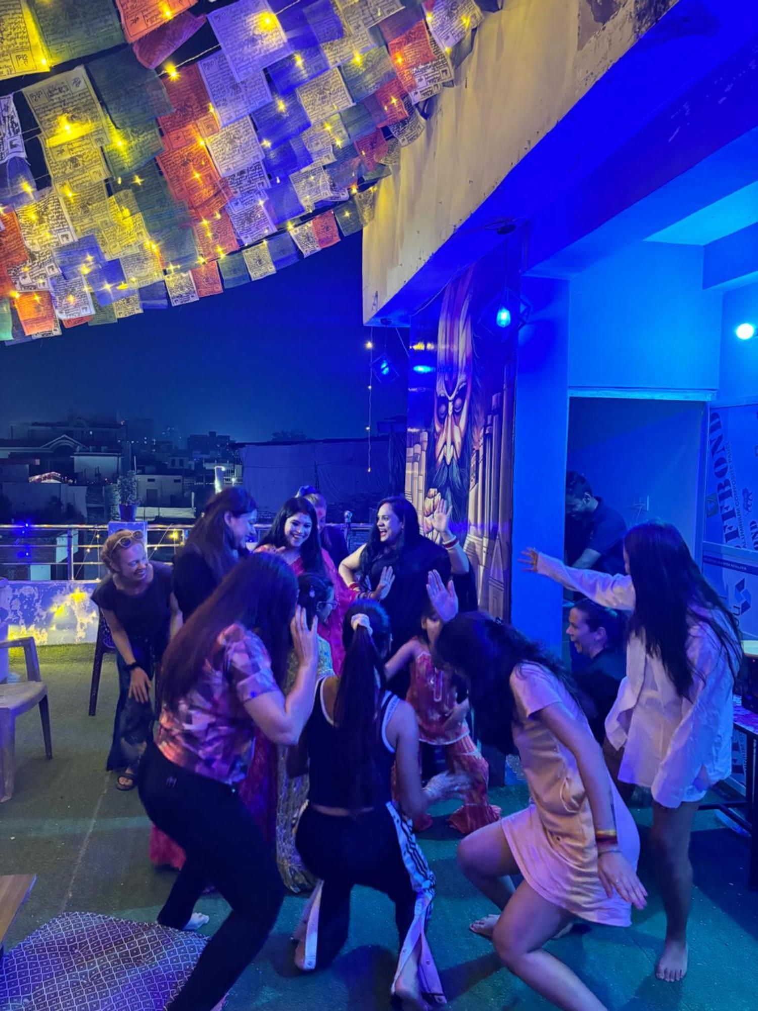Hotel Gully Ghar Varanasi Esterno foto